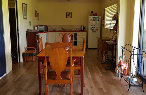 Glendon Brook Cabin | Hunter Valley Rural Lodge - Quaint towns, State forests & Wineries to explore!