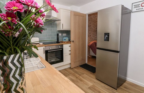 Chinley Cottage | HUNTERS COTTAGE, family friendly, with a garden in Chinley