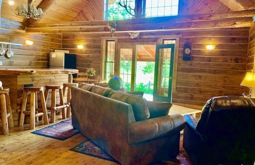 Dorchester Cabin | Hunters Hollow Lodge w/Outdoor Hot Tub