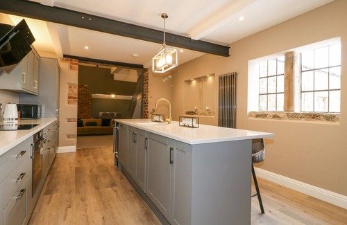 Milford Cottage | Hunters Lodge at Wildersley Farm