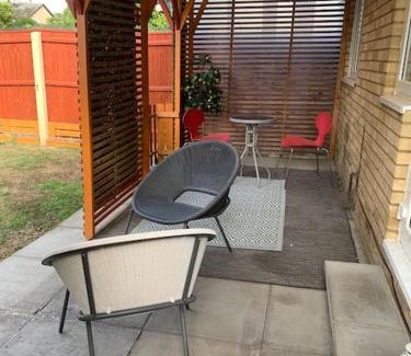 Huntingdon House | Huntingdon walk to town centre, cosy, Free parking
