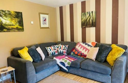 Huntingdon House | Huntingdon walk to town centre, cosy, Free parking