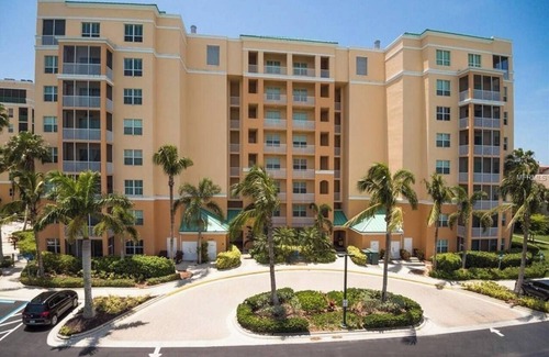 Burnt Store Marina Condo | Hurry and Book your December rental by August 31st and save $200.00. Min 2 weeks