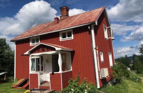 Vallsta House | Huset i skogen med utsikten