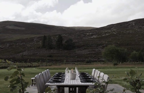 Ballater Villa | Huswell - Gairnshiel lodge - Unique & exclusive lodge next to the castle