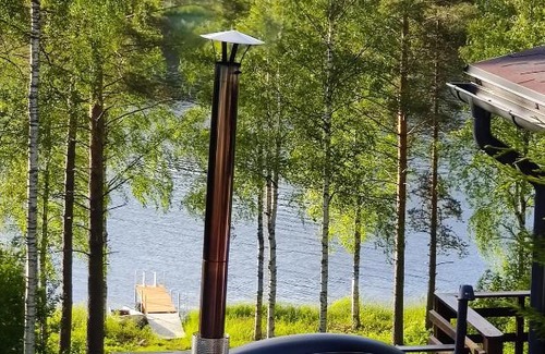 Ylojarvi Villa | Huvila ja saunamökki järven rannalla