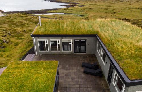 Southern Peninsula Villa | Hvassahraun Cabin by the Sea