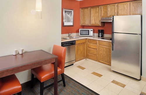 Rosemont Hotel | Hyatt House Schaumburg Suite, 1-Bedroom Kitchen, Free Airport Shuttle