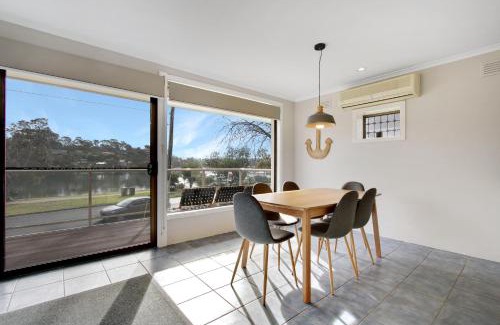 Lakes Entrance Apartment | Hybiscus Waterfront Apartments