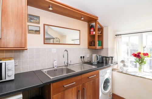 Barwick House | HYDE COTTAGE, romantic, with a garden in Yeovil, Somerset