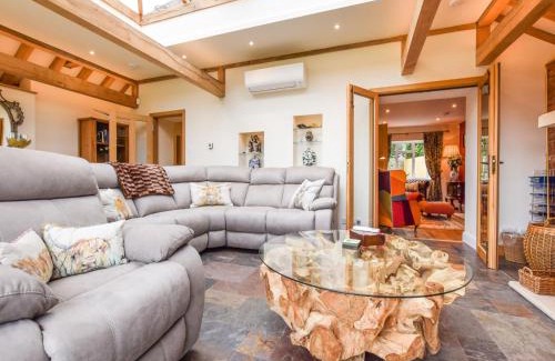 Minchinhampton House | Hyde Tyning Cottage