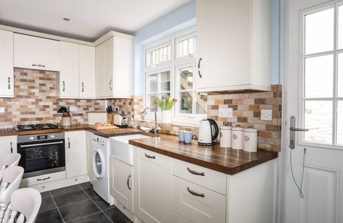 Borth-y-Gest Cottage | HYFRYDLE, family friendly, country holiday cottage in Borth-Y-Gest