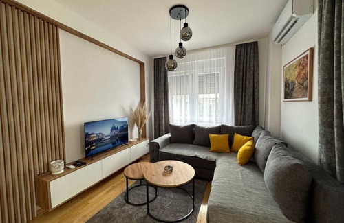 Kragujevac Apartment | I&I 3 Bedrooms Apartment I