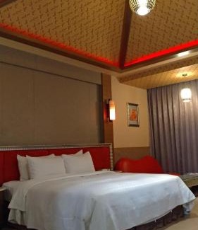 Fengshan District Hotel | I Travel Motel