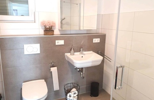 Friedrichshofen-Hollerstauden Apartment | I05 - Geräumiges Apartment mit Balkon in Ingolstadt, 80qm, 2 Schlafzimmer, 1 Wohn-schlafzimmer, Max. 5 Personen