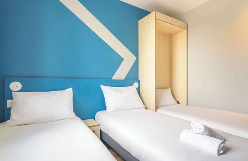 Plateau - Mont-Valerien Hotel | ibis budget Nanterre La Défense
