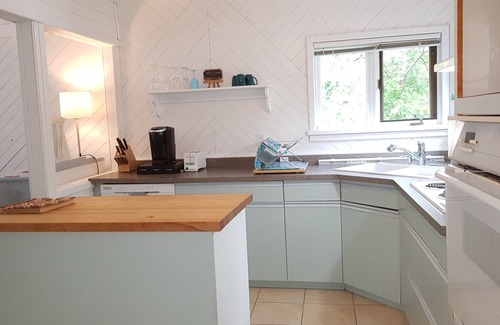 Sandy Hook House | Ice Fishing Mecca Gimli & Area Year Round Home w Fireplace & Heated Tile Floors
