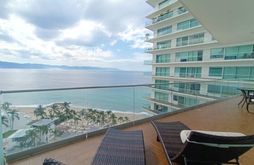 North Hotel Zone Condo | ICON VALLARTA 2-1402 ESPECTACULAR VIEW OF BANDERAS BAY CONDO