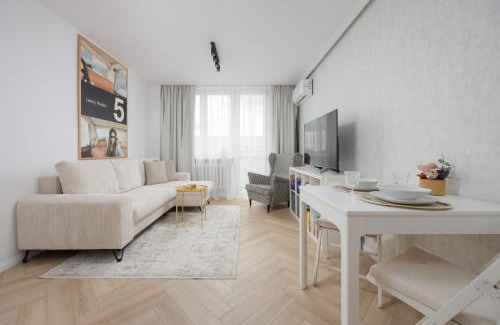 Muranow Apartment | Iconic City View by Solarento