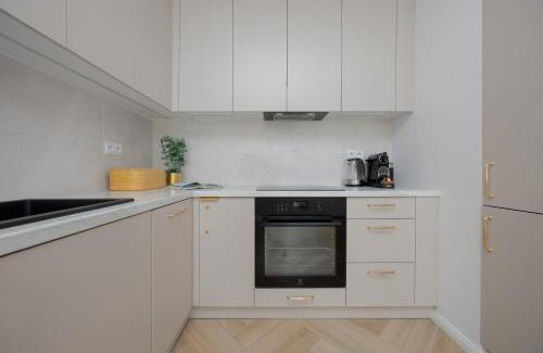 Muranow Apartment | Iconic City View by Solarento