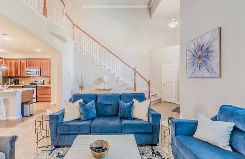 Irving House | Iconic Irving 3BD Home w/King Bd Near DFW+Airport