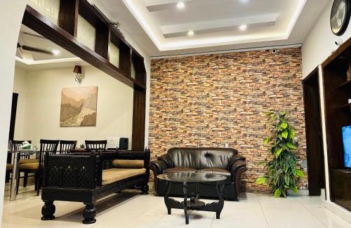 Loralai District Bed & Breakfast | Iconic Lodge