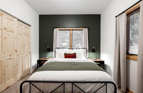 Idaho Springs House | Iconic Log Cabin Escape - Idaho Springs - Hot Tub