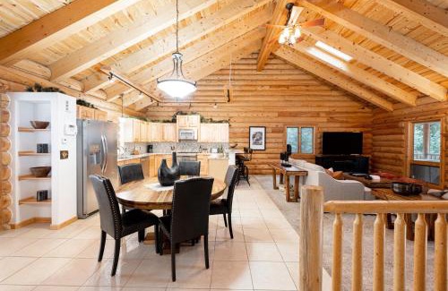 Idaho Springs House | Iconic Log Cabin Escape - Idaho Springs - Hot Tub