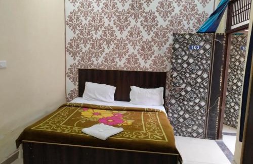 Knowledge Park III Hotel | ICY Yellow Kridha Expo Stay