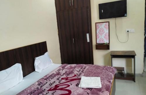 Knowledge Park III Hotel | ICY Yellow Kridha Expo Stay