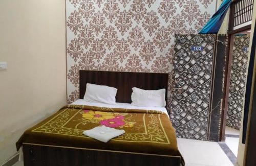 Knowledge Park III Hotel | ICY Yellow Kridha Expo Stay