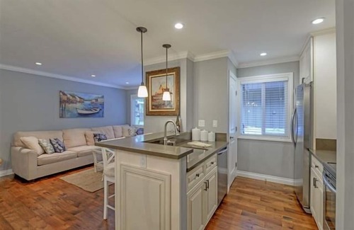 Tahoya Shores Condo | Ideal Couple, Small Family Getaway, Gorgeous Remodeled Condo Lakefront Complex w/Private Beach/Pool