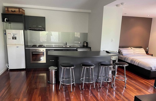 Hamelin Bay Ski Chalet | Ideal couples get away in a bush setting near Hamelin Bay Beach
