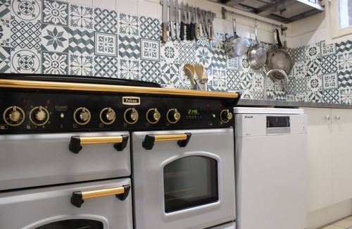 Croutoy Cottage | Ideal family and business cottage