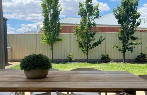 Mildura House | Ideal family holiday home or the perfect place for your bridal party!