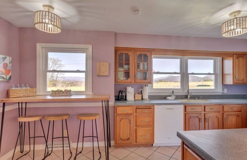 Arrington House | Ideal for a large family, few couples, or girlfriends to spend a long weekend/mountain getaway