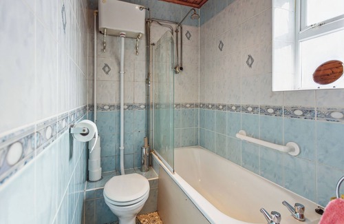 Cleckheaton House | Ideal for a longer stay or contractor, sleeps 1-4