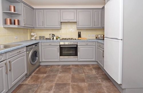 Forsbrook House | Ideal for Alton Towers, The Peak District, University Hospital and Derbyshire