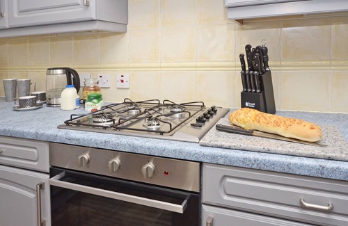 Forsbrook House | Ideal for Alton Towers, The Peak District, University Hospital and Derbyshire