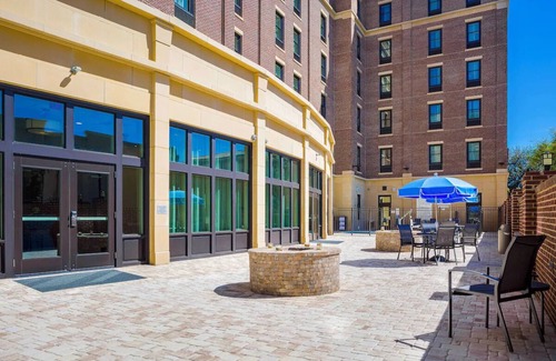 Yamacraw Village House | Ideal for Couple Looking Exploring Downtown Savannah w/Outdoor Pool