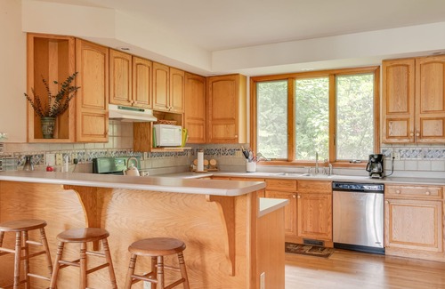 Grand Junction House | Ideal for family reunions! 5 bedrooms, 3 bathrooms, private beach.