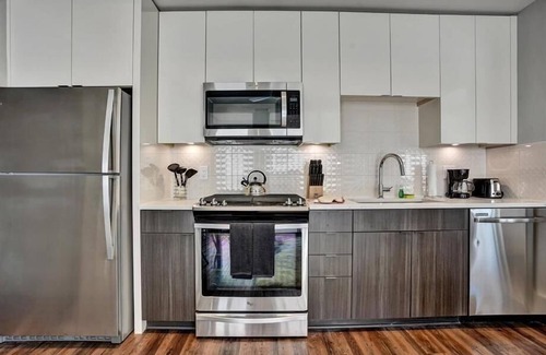 Garden Hills Apartment | Ideal for Professionals | Co-working Lounge & Fast Wifi