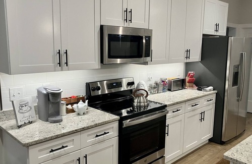 Forest Condo | Ideal Forest VA location near Liberty University. Comfy, safe and modern.