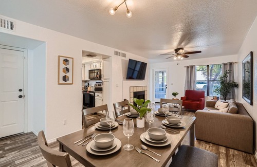 Tucson Apartment | Ideal FULL 2BR Apt H/h Pool, Gym & Mountain Views!