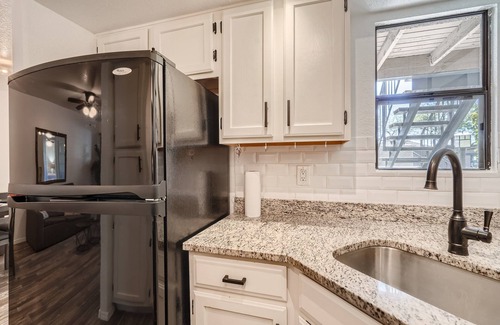 Tucson Apartment | Ideal FULL 2BR Apt H/h Pool, Gym & Mountain Views!