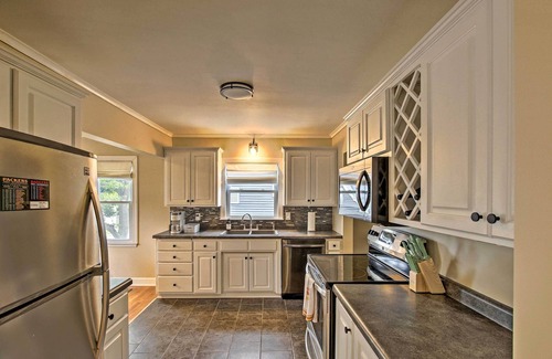 Allouez House | Ideal Green Bay Home < 3 Mi to Lambeau Field!