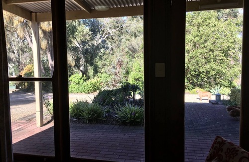 Strathalbyn Cottage | Ideal location to explore historic Strathalbyn, Wineries, good food and scenery