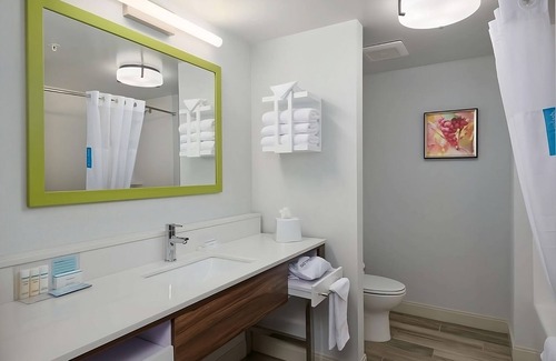 Sherwood - Tualatin North Hotel | Ideal Mix of Comfort and Value! Free Breakfast, Indoor Pool, Pets Allowed!