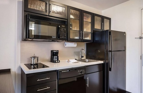 Waukegan House | Ideal Mix of Comfort and Value! 2 Modern Units, Full Kitchen, Pets Allowed!