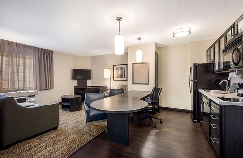 Waukegan House | Ideal Mix of Comfort and Value! 2 Modern Units, Full Kitchen, Pets Allowed!